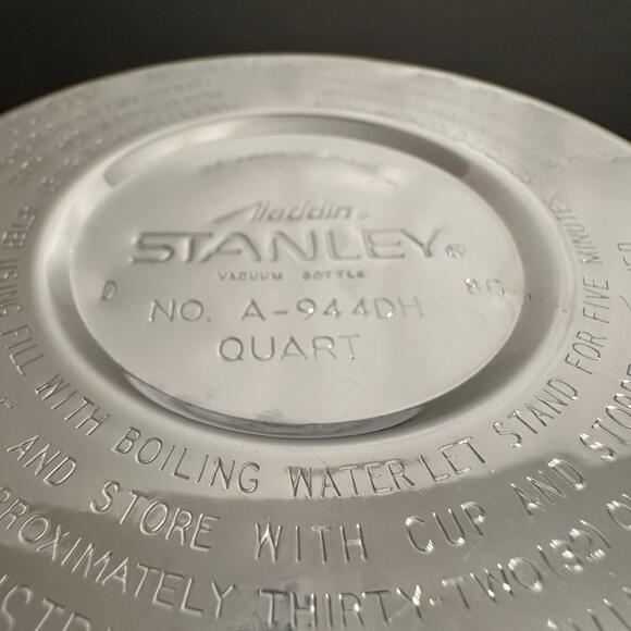 Vintage Stanley Aladdin Unbreakable Vacuum Bottle Thermos A-944DH Quart VGC - Picture 8 of 10